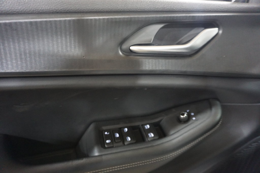 Used 2023 Jeep Grand Cherokee Altitude AWD/4WD image 4