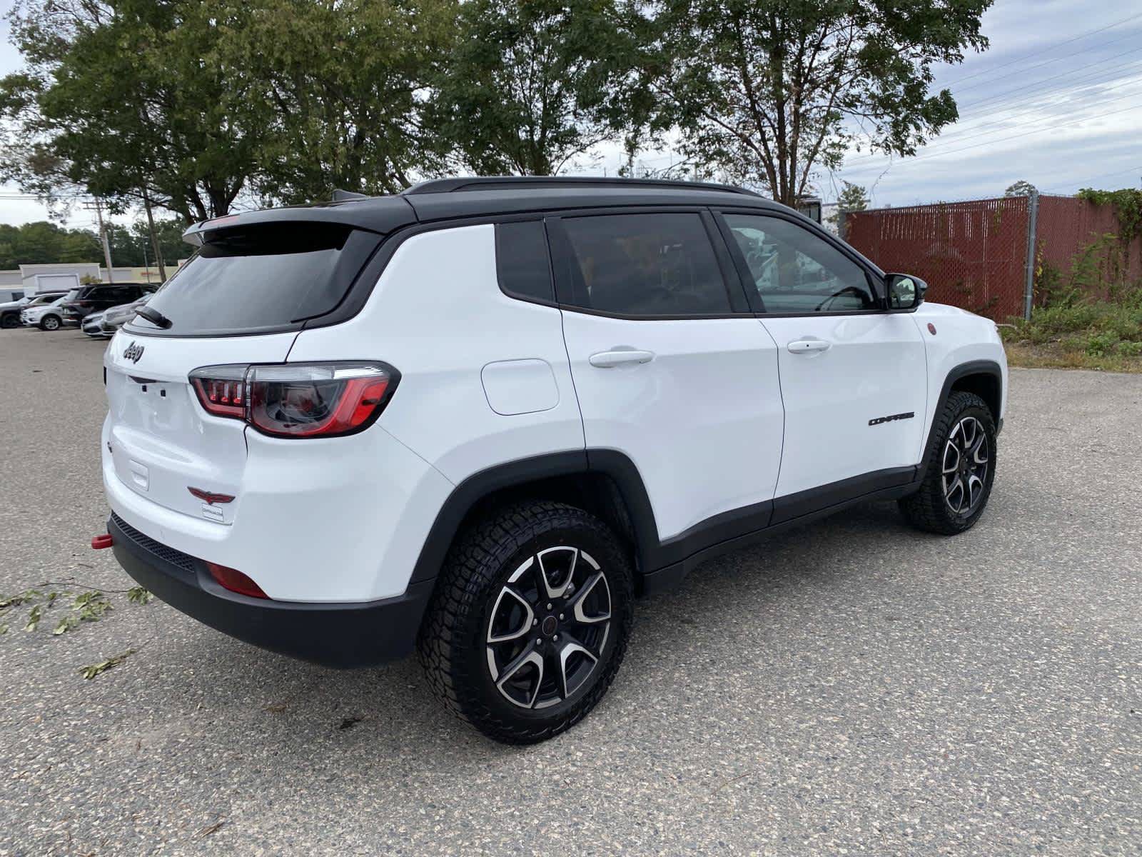 Certified 2026 Jeep Compass Trailhawk AWD/4WD image 3