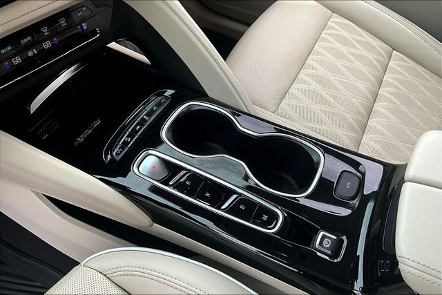 Used 2023 Buick Envision Avenir image 18