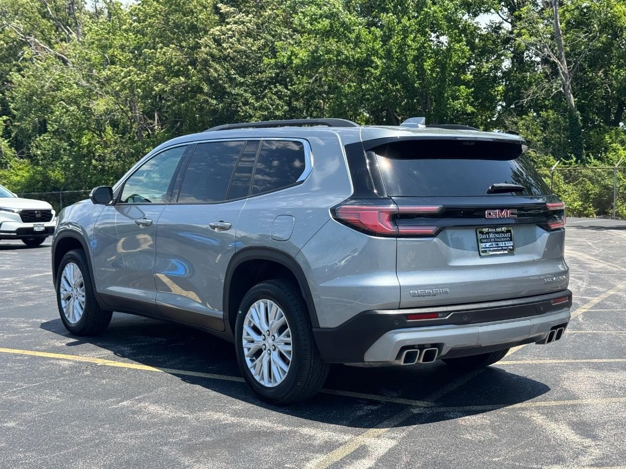 Used 2026 GMC Acadia Elevation w/ Elevation Premium Package FWD image 7