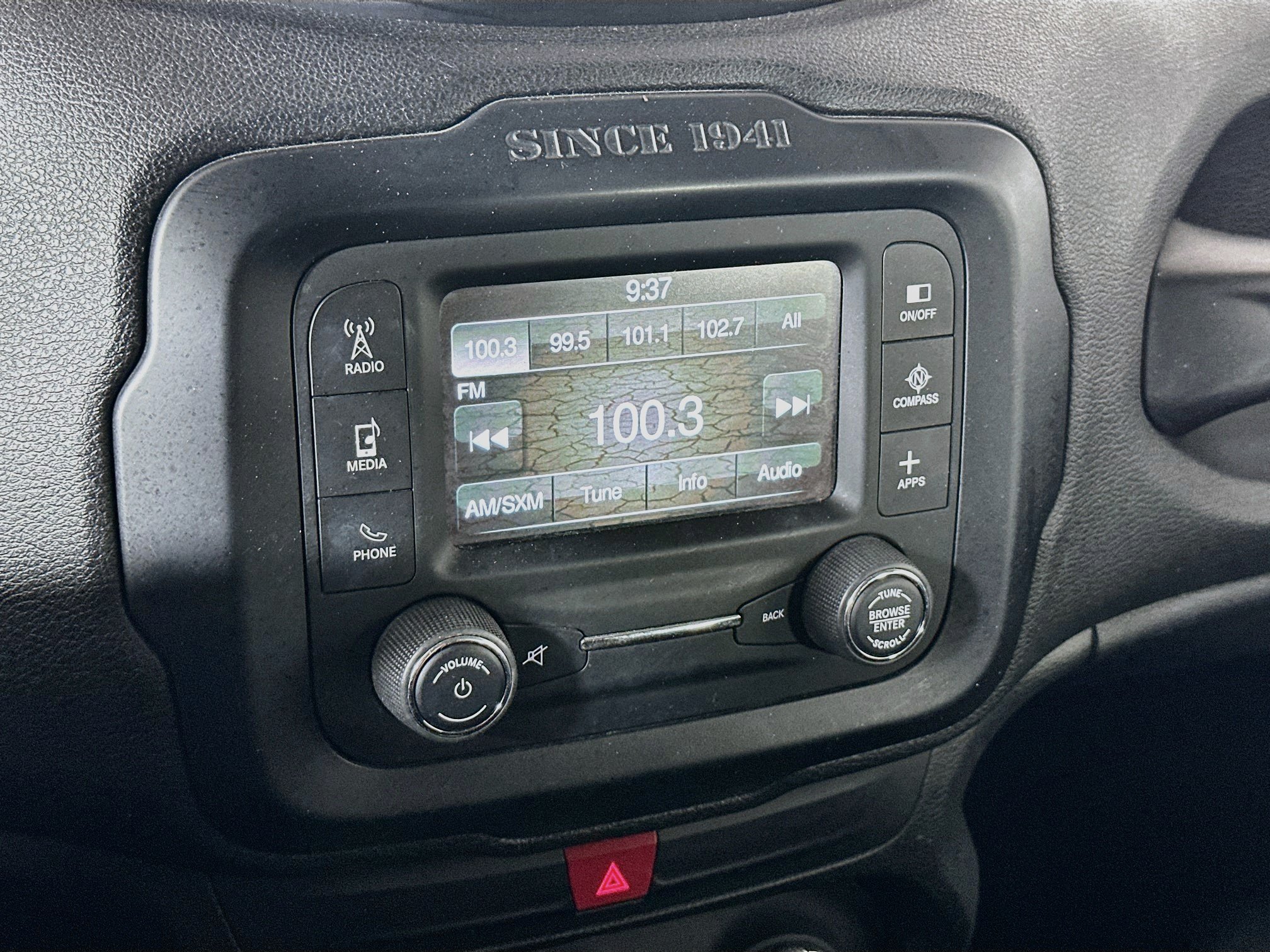 Used 2017 Jeep Renegade Altitude FWD image 19