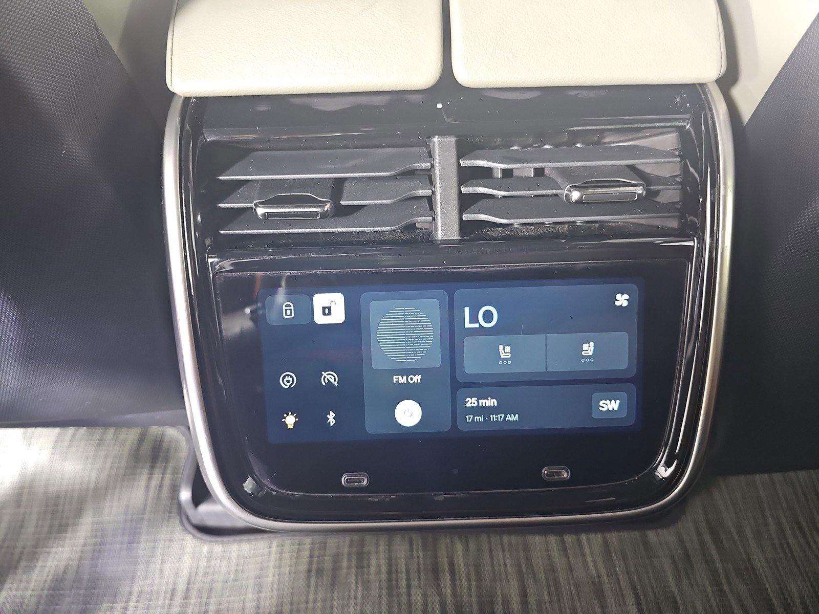 Used 2024 Rivian R1S Adventure image 29