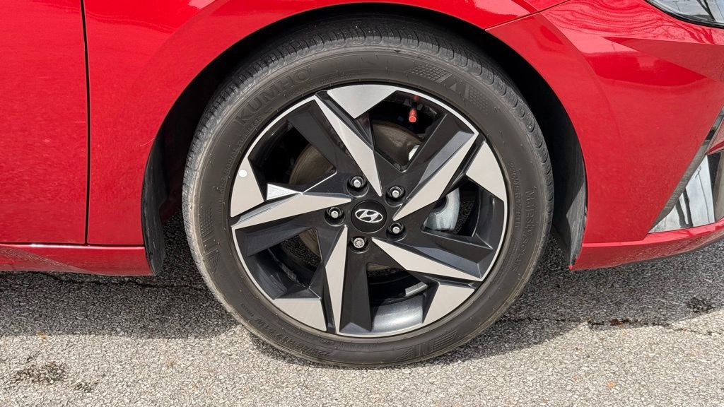 Used 2023 Hyundai Elantra Limited image 38