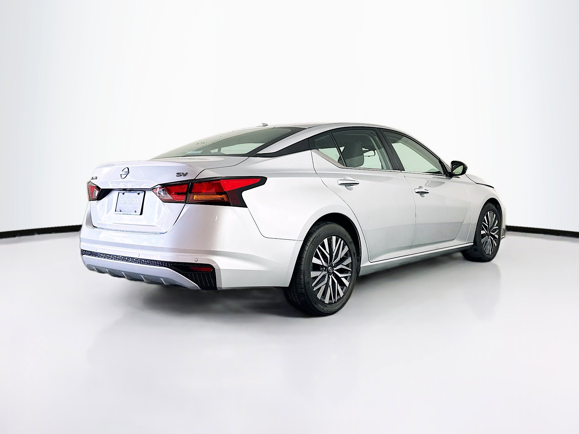 Used 2024 Nissan Altima 2.5 SV image 9