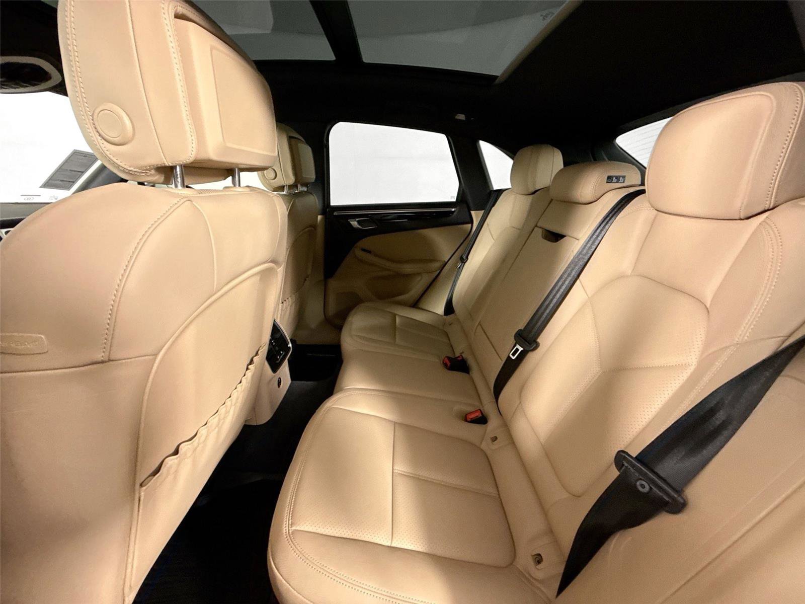 Used 2024 Porsche Macan T w/ Premium Plus Package image 30