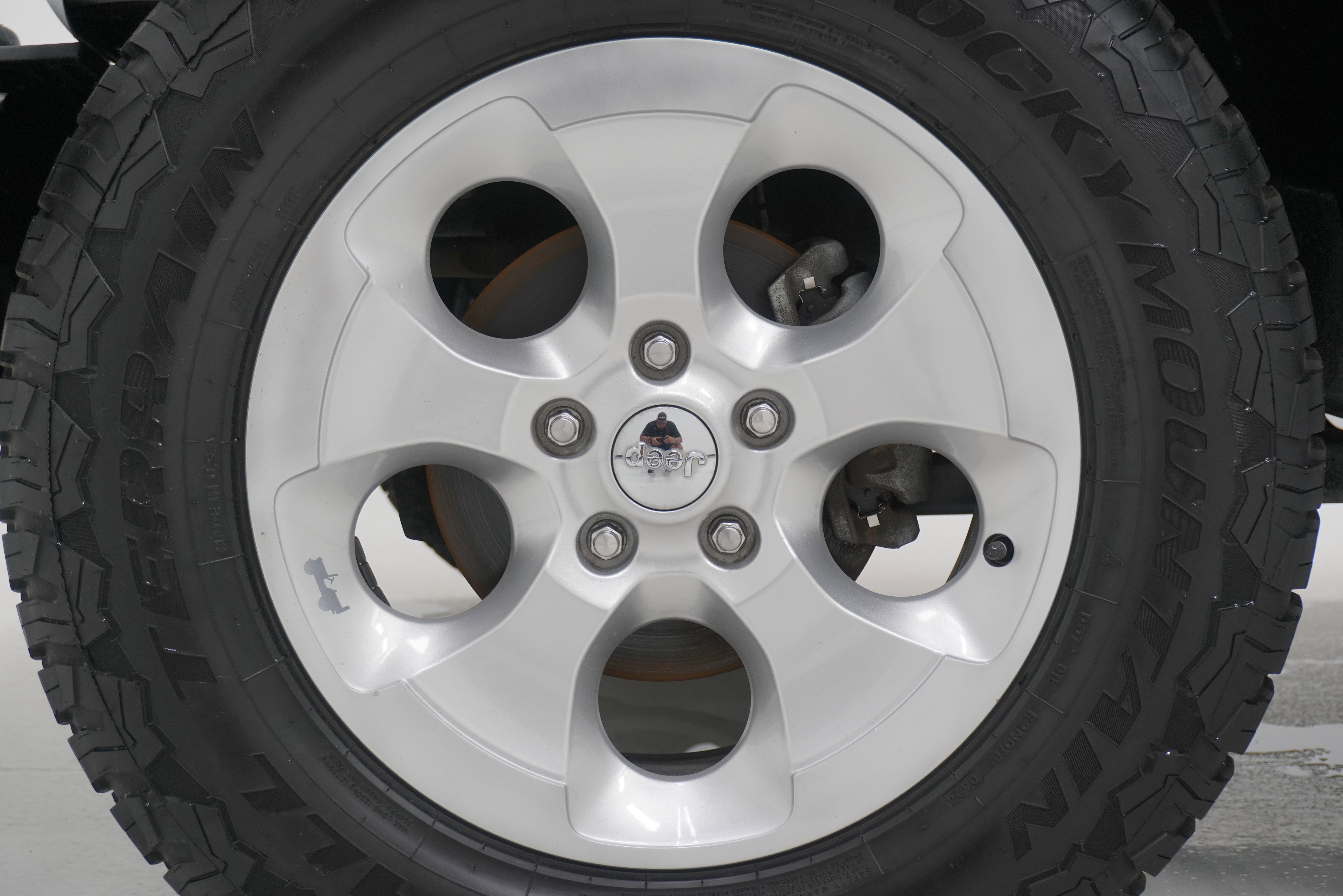 Used 2014 Jeep Wrangler Unlimited Sahara w/ Connectivity Group image 21