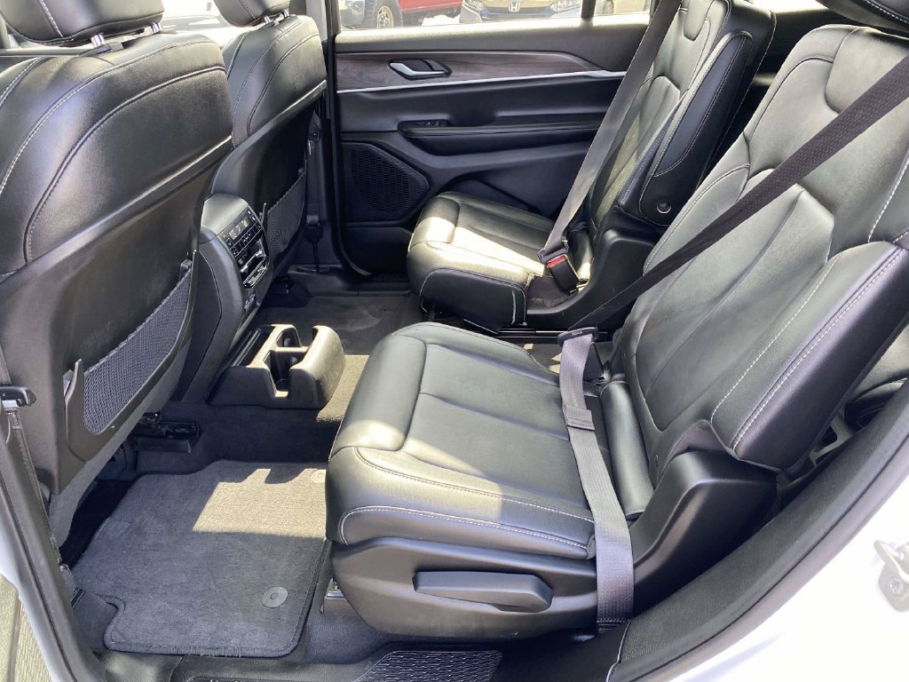 Used 2023 Jeep Grand Cherokee L Limited AWD/4WD image 14