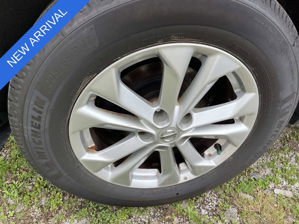 Used 2016 Nissan Rogue SV image 9