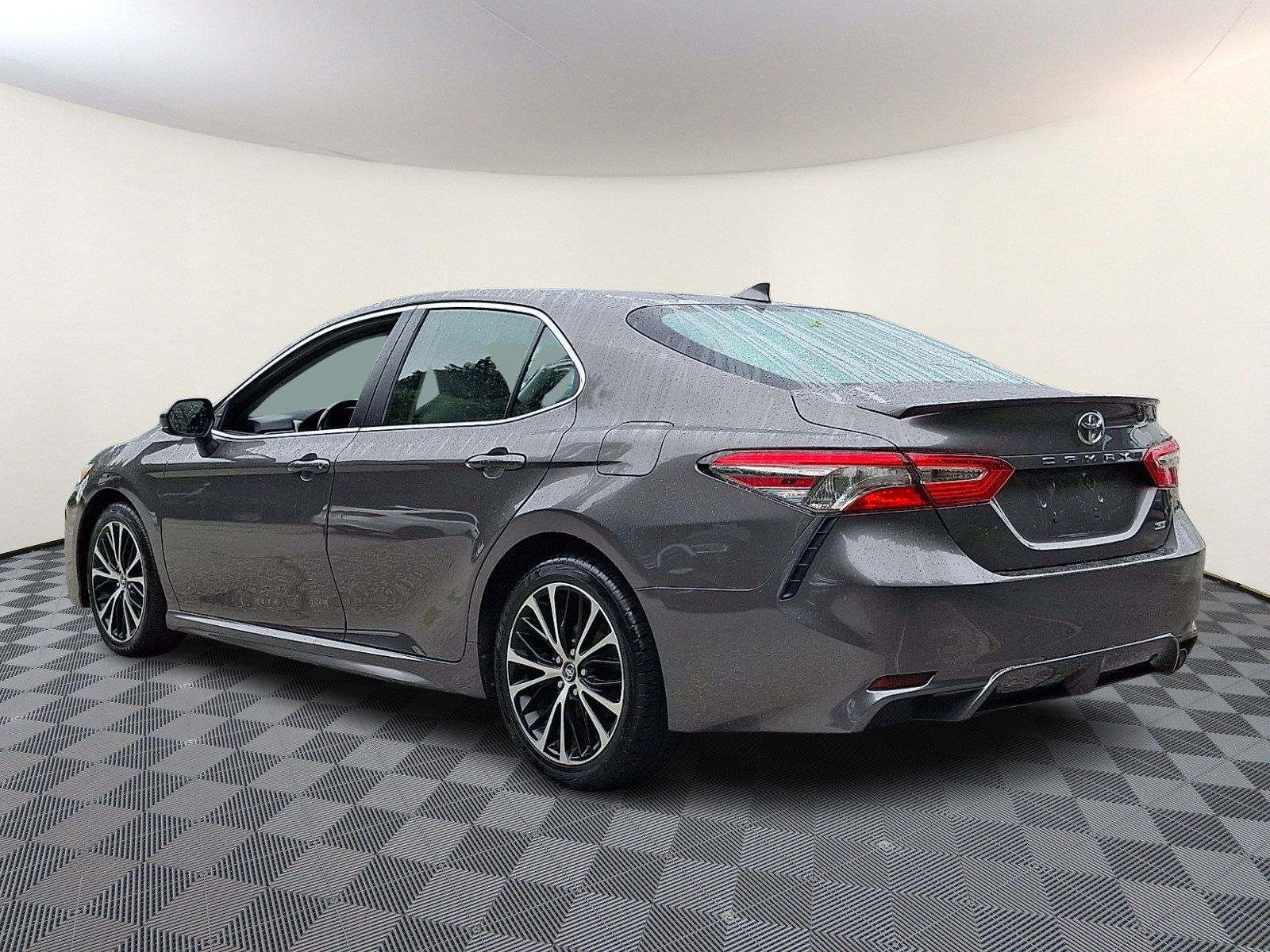 Used 2019 Toyota Camry SE FWD image 4