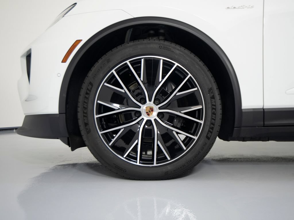 New 2026 Porsche Macan 4 Electric AWD/4WD image 14