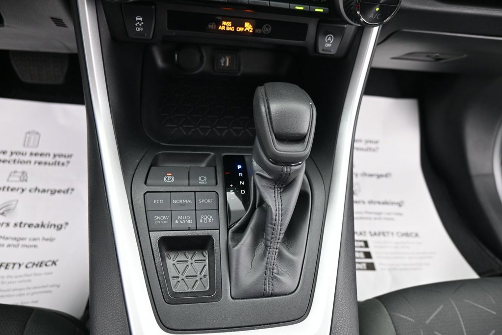 Used 2024 Toyota RAV4 XLE AWD/4WD image 22