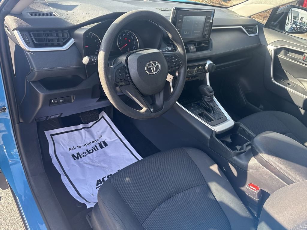 Used 2019 Toyota RAV4 LE image 12
