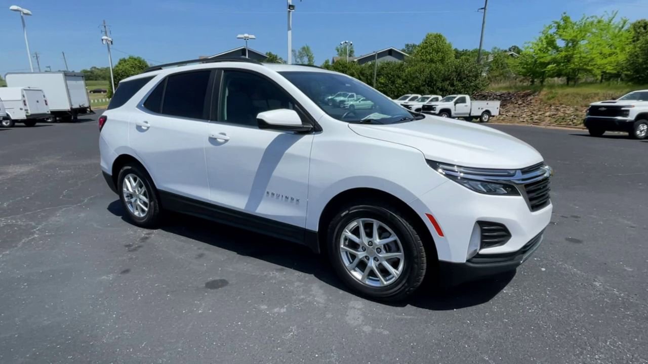 Used 2024 Chevrolet Equinox LT image 2