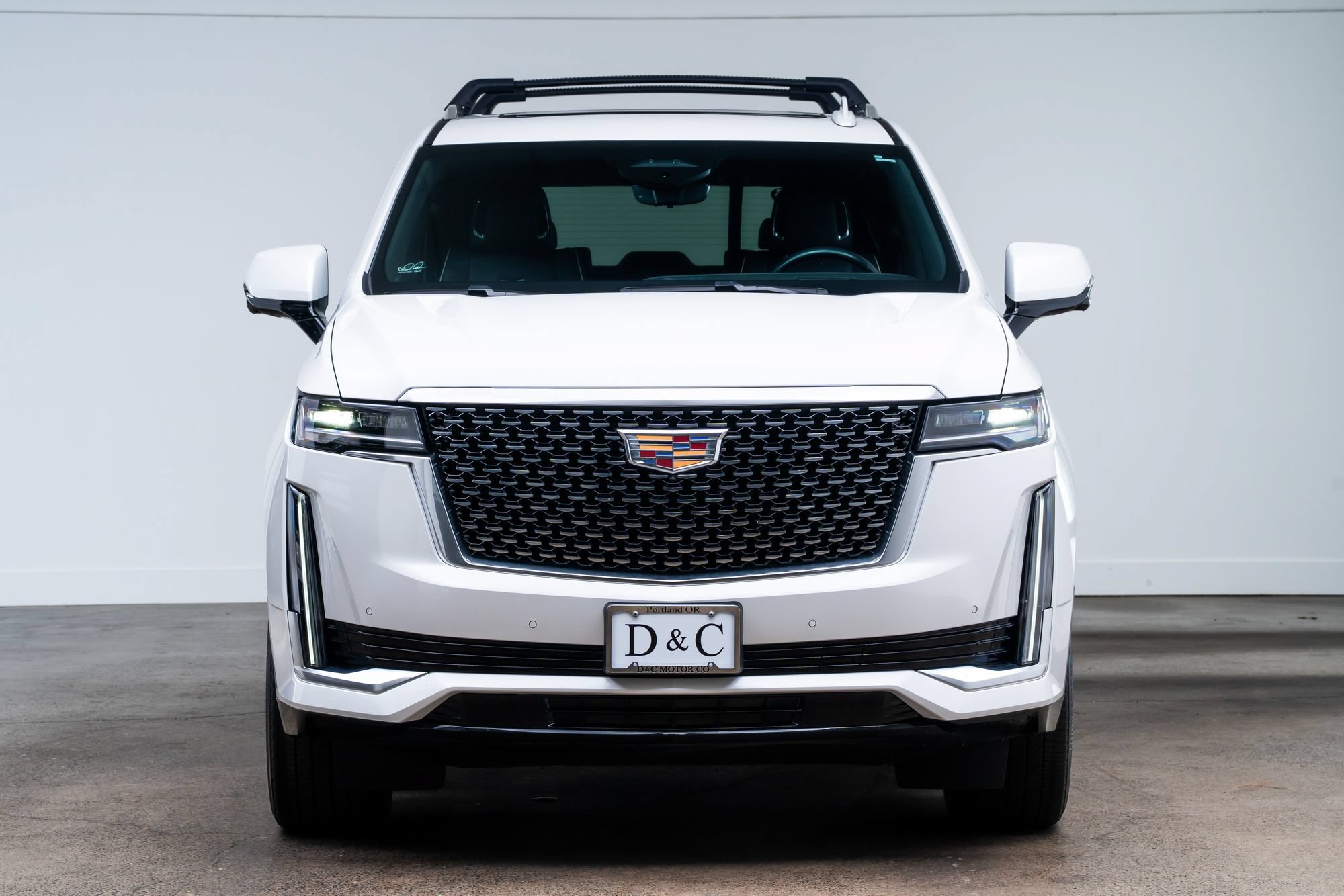 Used 2024 Cadillac Escalade Premium Luxury AWD/4WD image 2