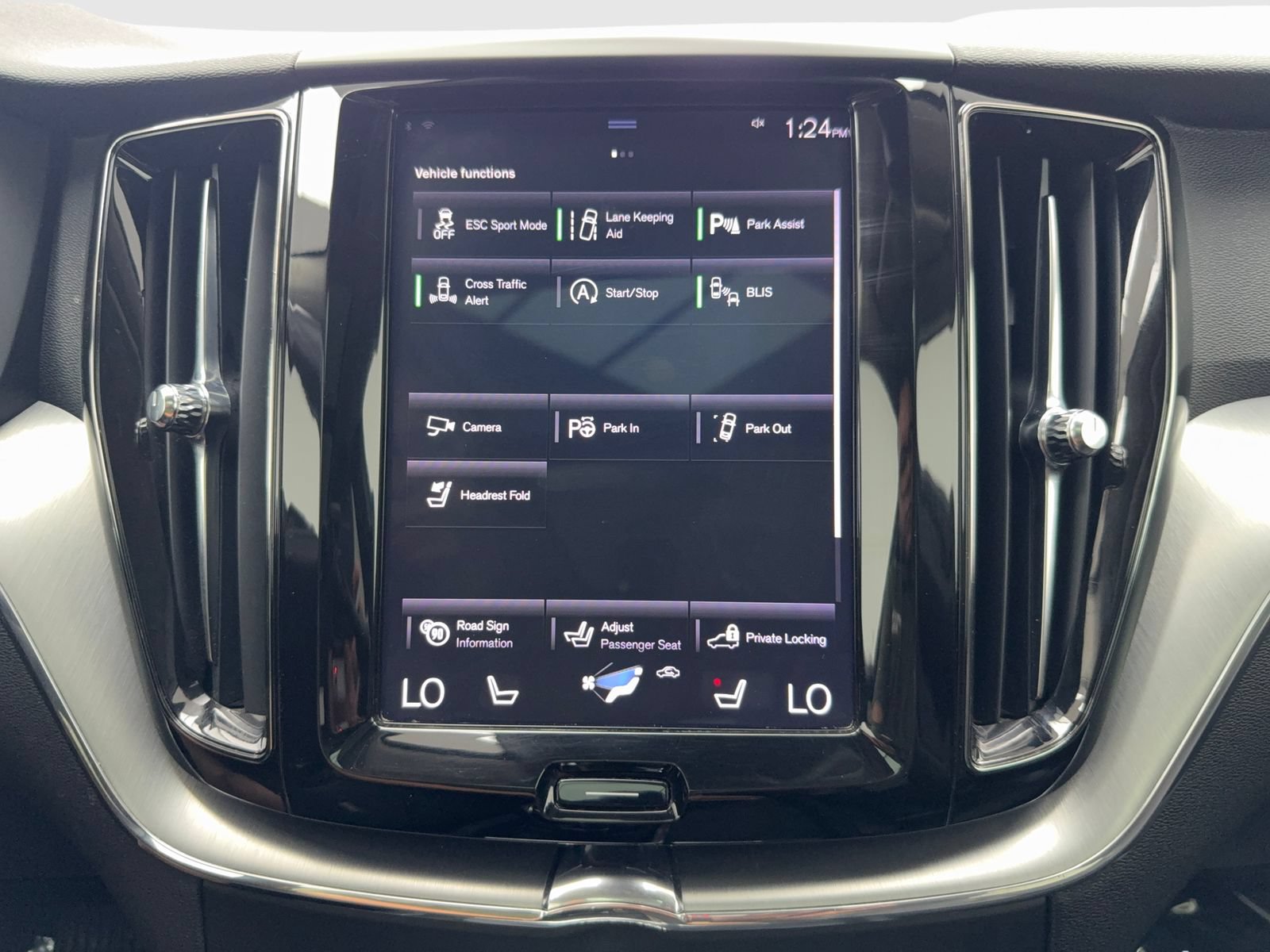 Used 2019 Volvo XC60 T5 Momentum w/ Premium Package AWD/4WD image 25