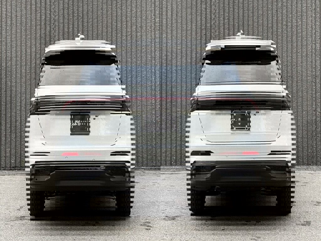 New 2025 Lincoln Nautilus Premier w/ Jet Appearance Package image 4