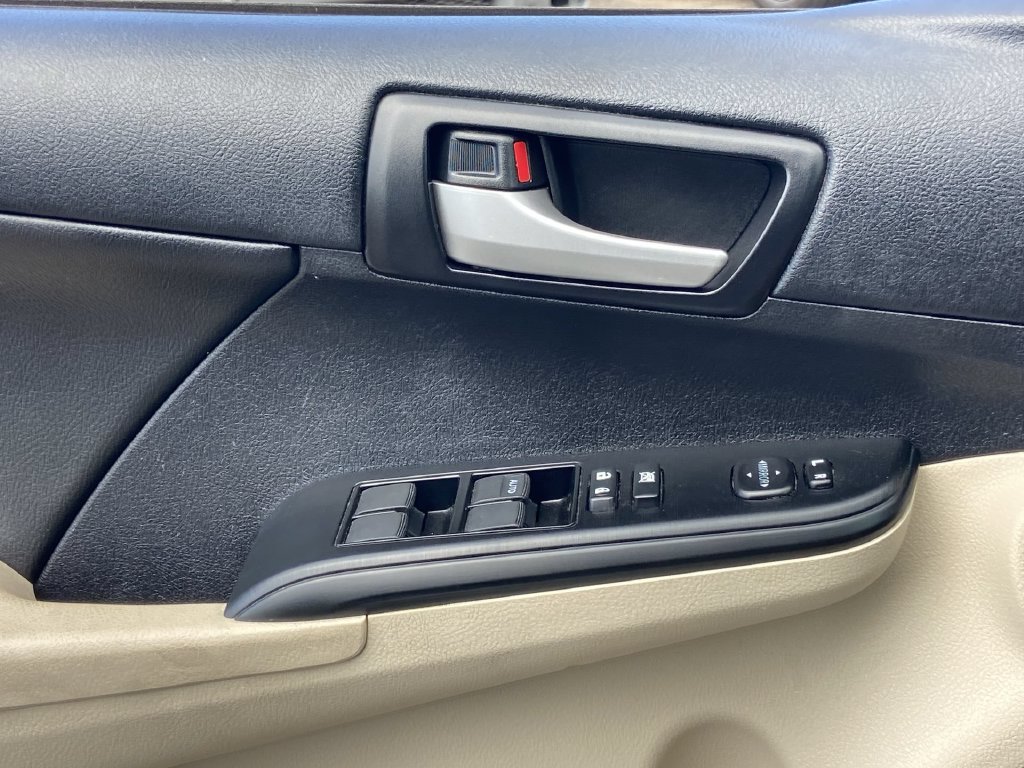 Used 2014 Toyota Camry LE FWD image 17