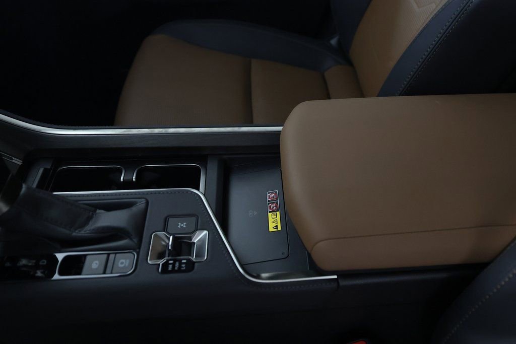 Used 2025 Lexus GX 550 w/ Accessory Package (Z1) image 44