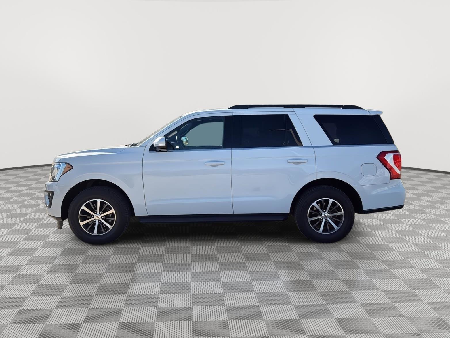 Used 2019 Ford Expedition XLT w/ Equipment Group 201A image 2