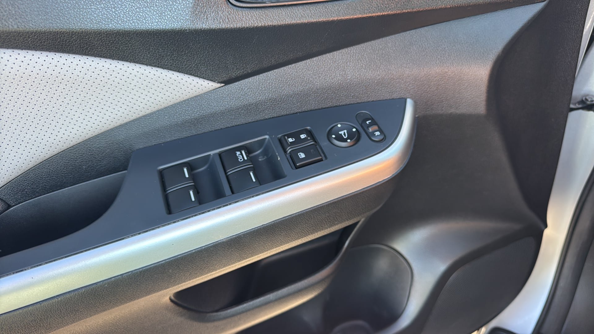 Used 2015 Honda CR-V Touring image 19