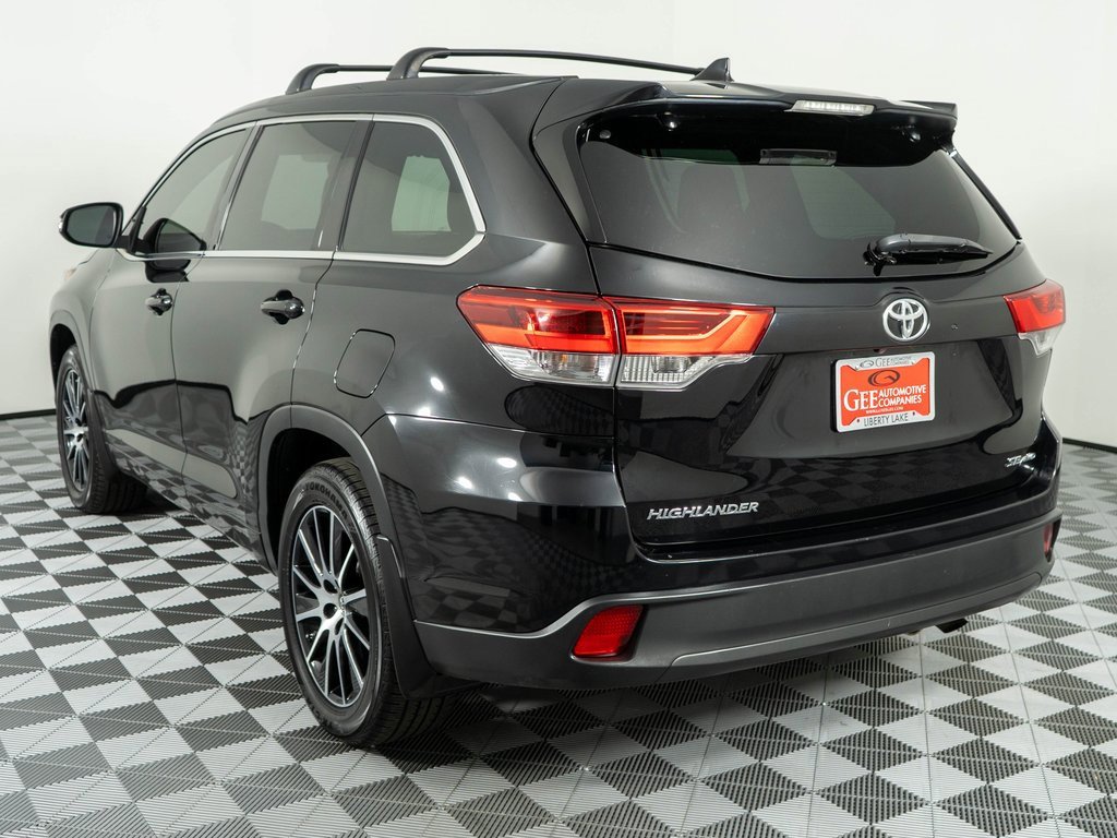 Used 2018 Toyota Highlander SE image 4