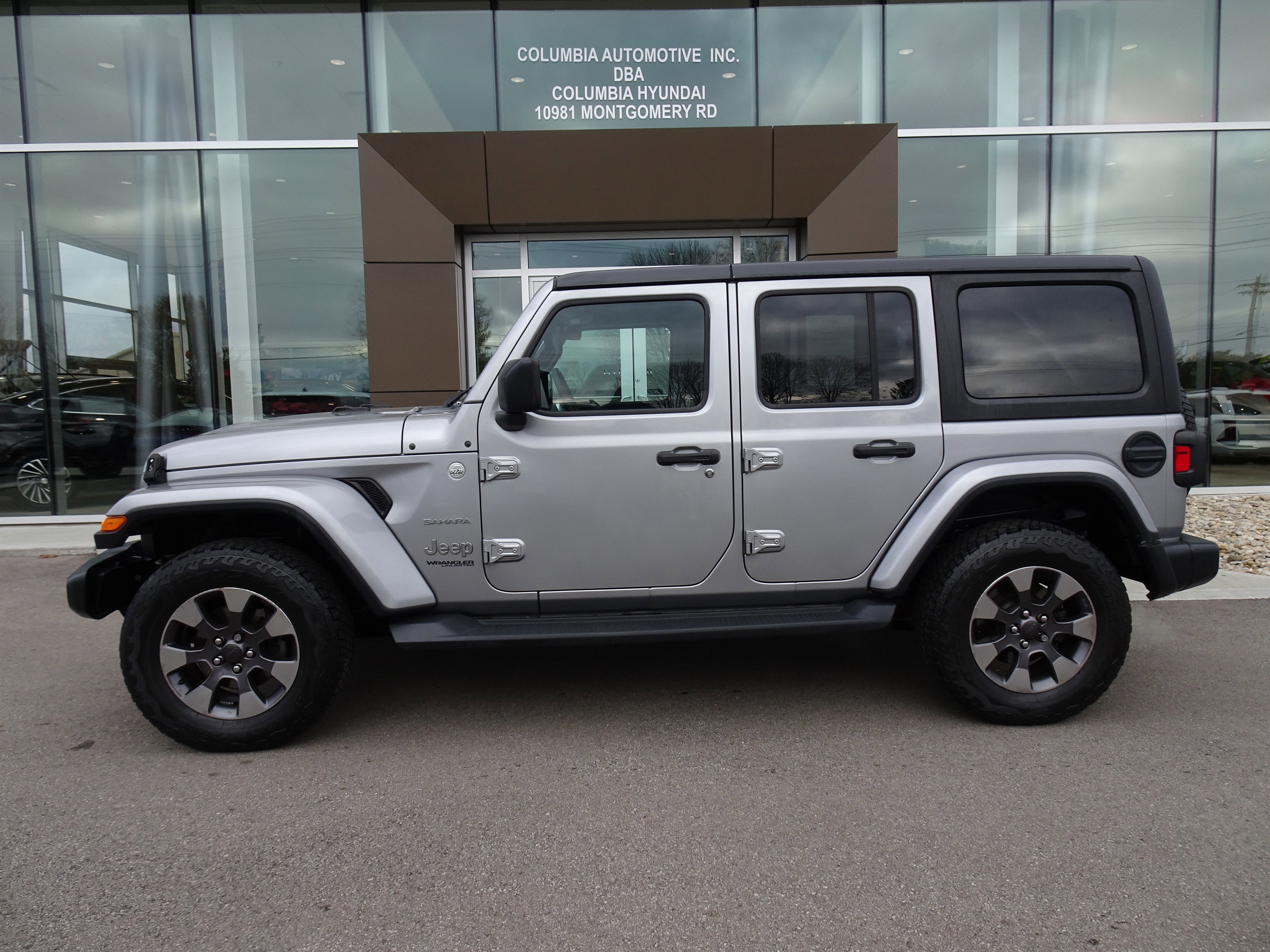 Used 2019 Jeep Wrangler Unlimited Sahara image 2