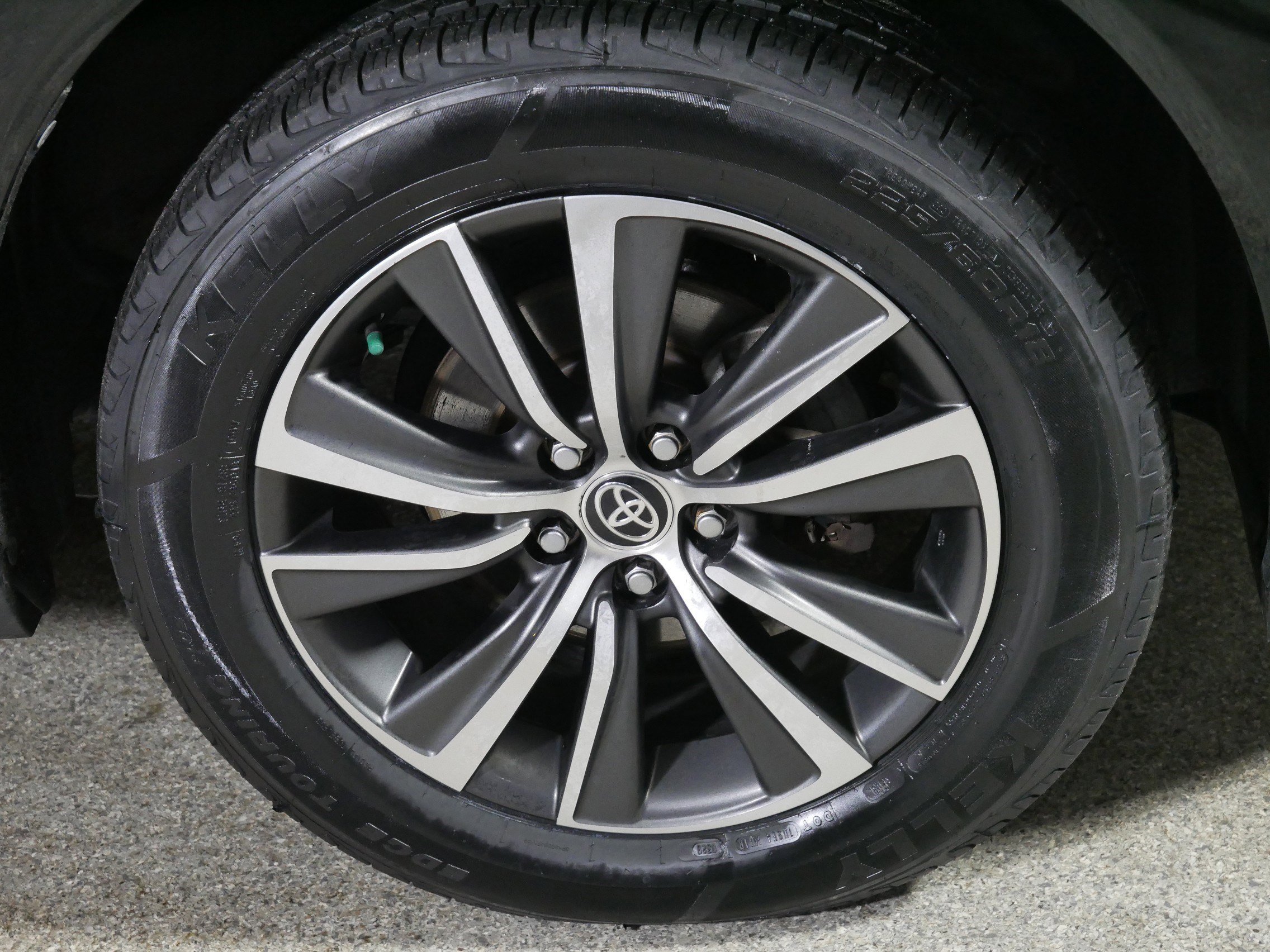 Used 2021 Toyota Venza LE w/ Carpet Mat Package (TMS) image 15