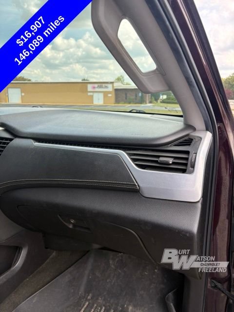 Used 2017 GMC Yukon XL SLT w/ Open Road Package AWD/4WD image 32