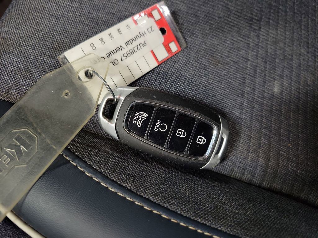 Used 2023 Hyundai Venue Limited image 19