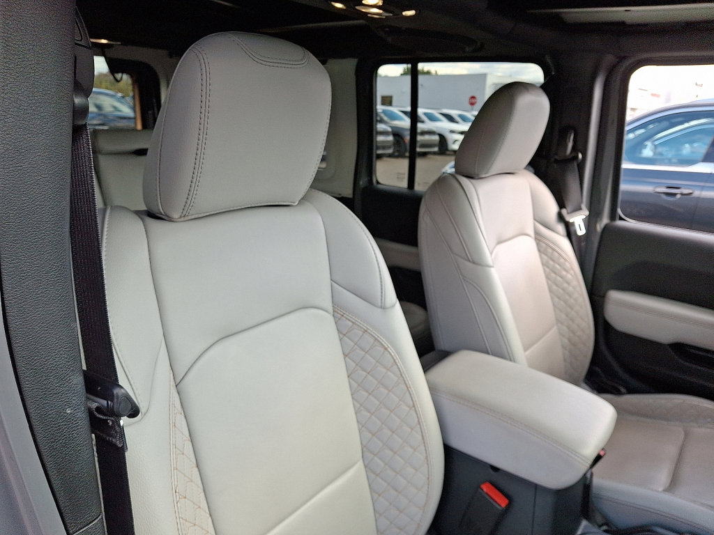 Used 2023 Jeep Wrangler Unlimited Sahara image 13