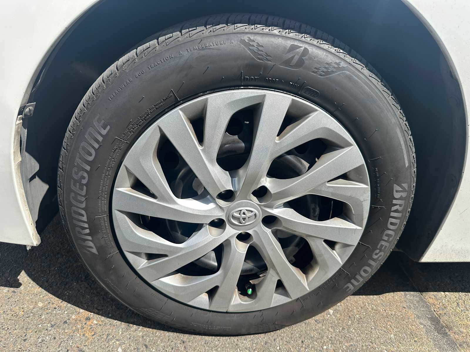 Used 2017 Toyota Corolla LE w/ Carpet Mat Package (TMS) FWD image 8