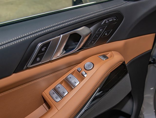 Certified 2025 BMW X7 xDrive40i image 14