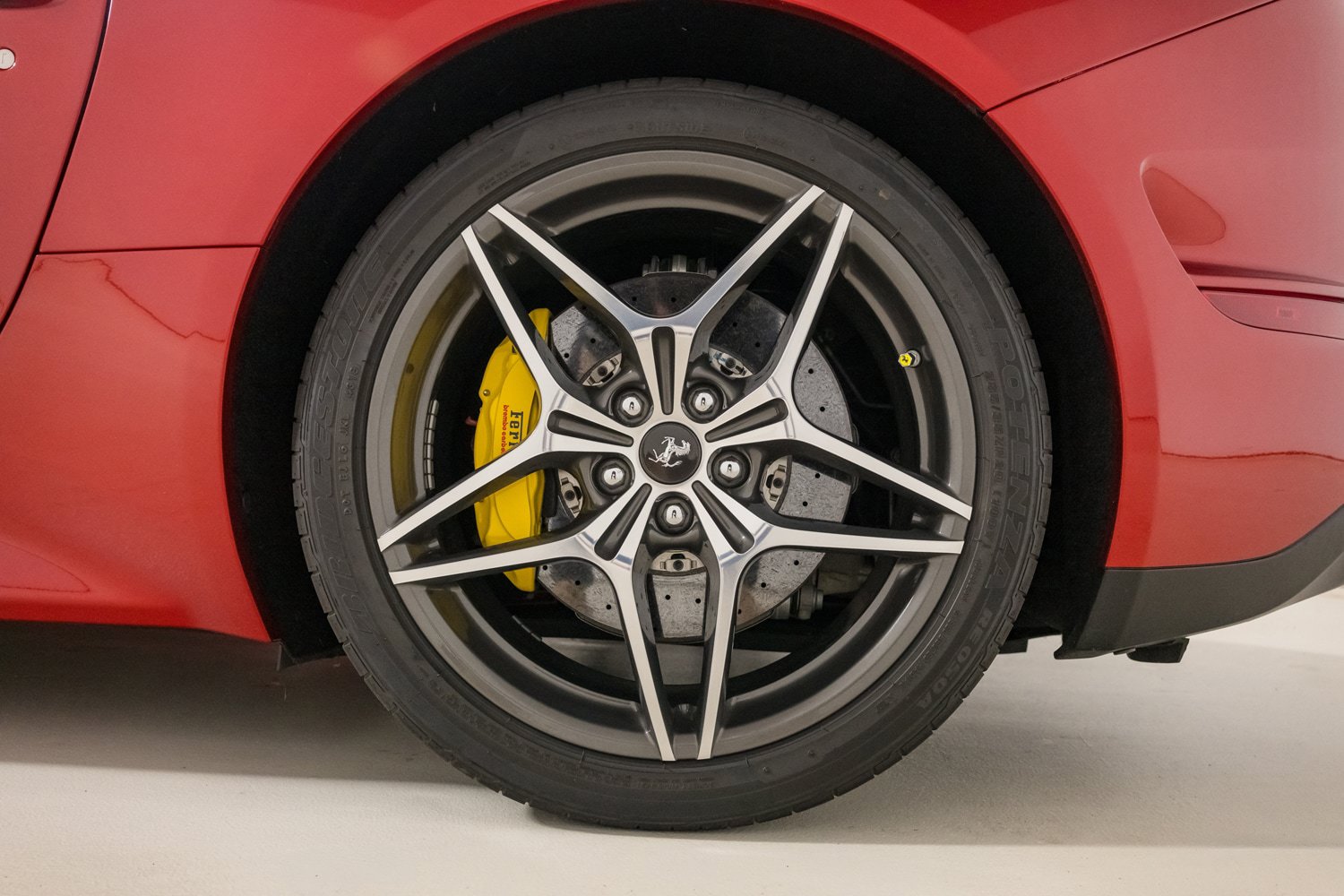 Used 2015 Ferrari California T RWD image 21