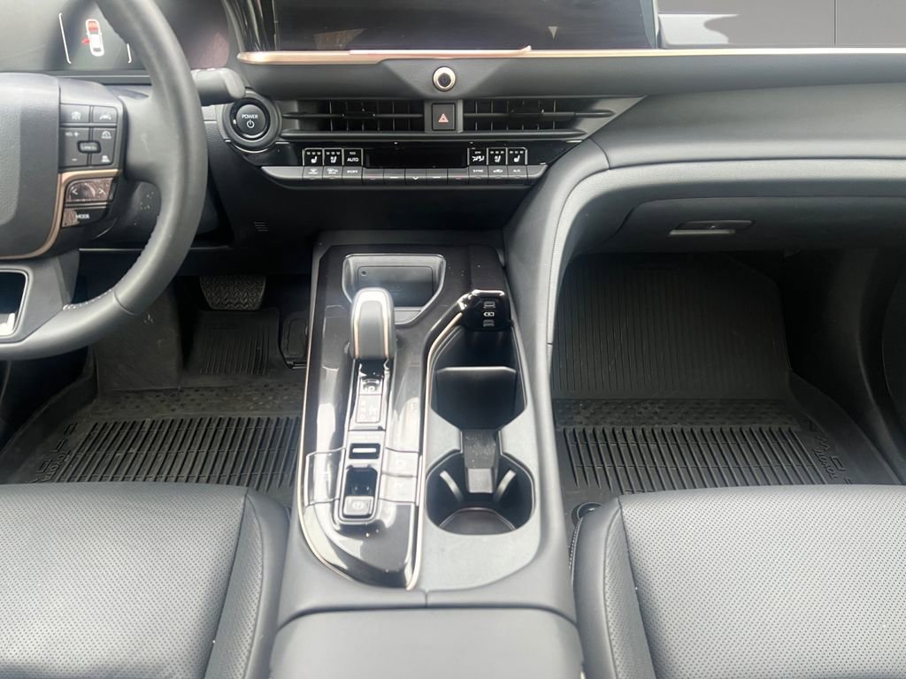 Used 2026 Toyota Crown XLE AWD/4WD image 15