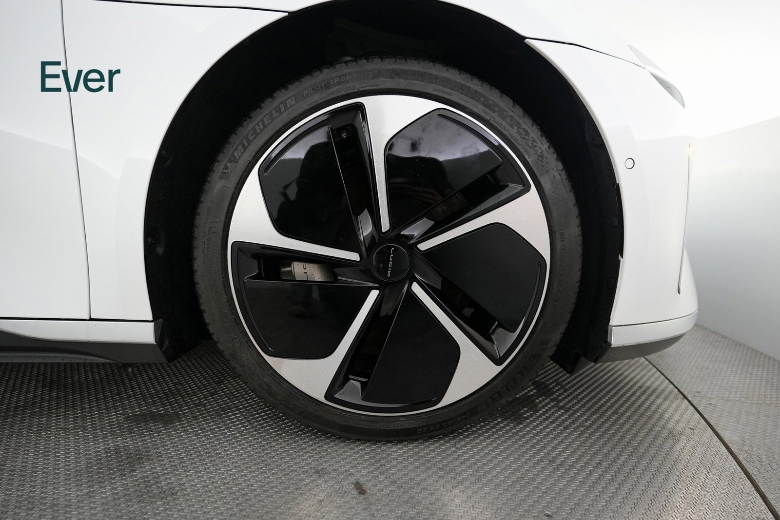 Used 2024 Lucid Air Touring image 18