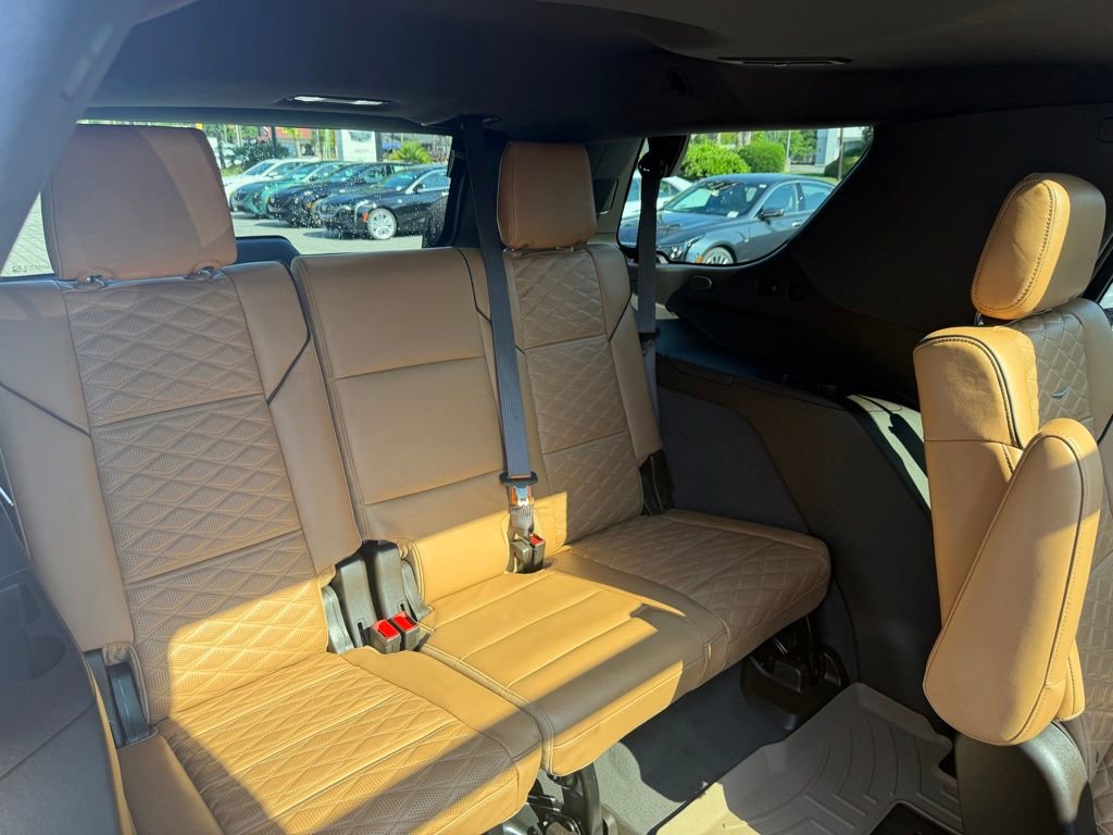 Used 2022 Cadillac Escalade Premium Luxury AWD/4WD image 16