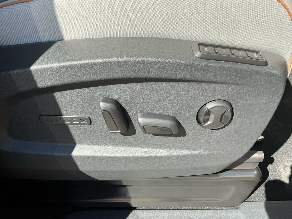 New 2025 Volkswagen ID. Buzz Pro S Plus image 16