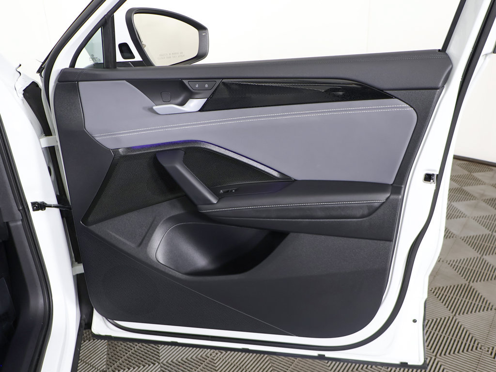 Used 2025 Volkswagen Tiguan SE w/ Panoramic Sunroof Package AWD/4WD image 24
