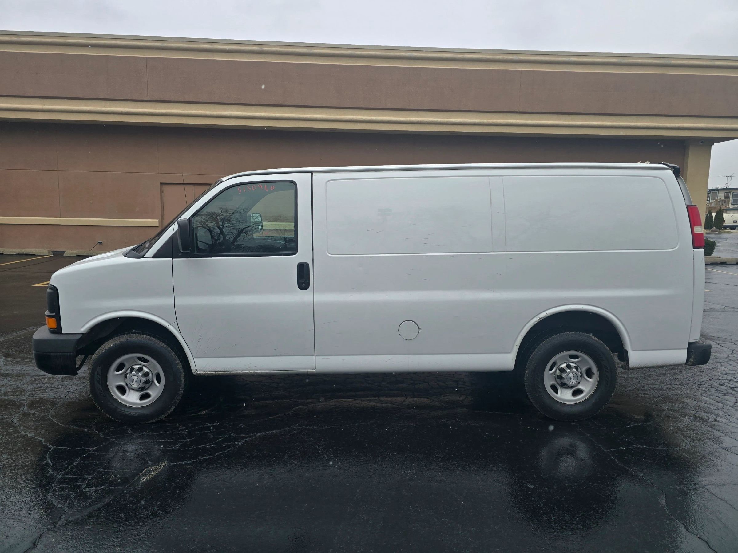 Used 2015 Chevrolet Express 2500 RWD image 7