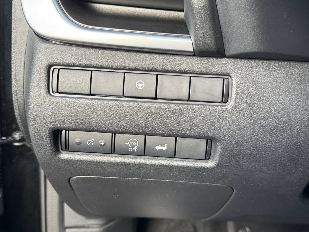 Used 2023 Nissan Rogue SV AWD/4WD image 21