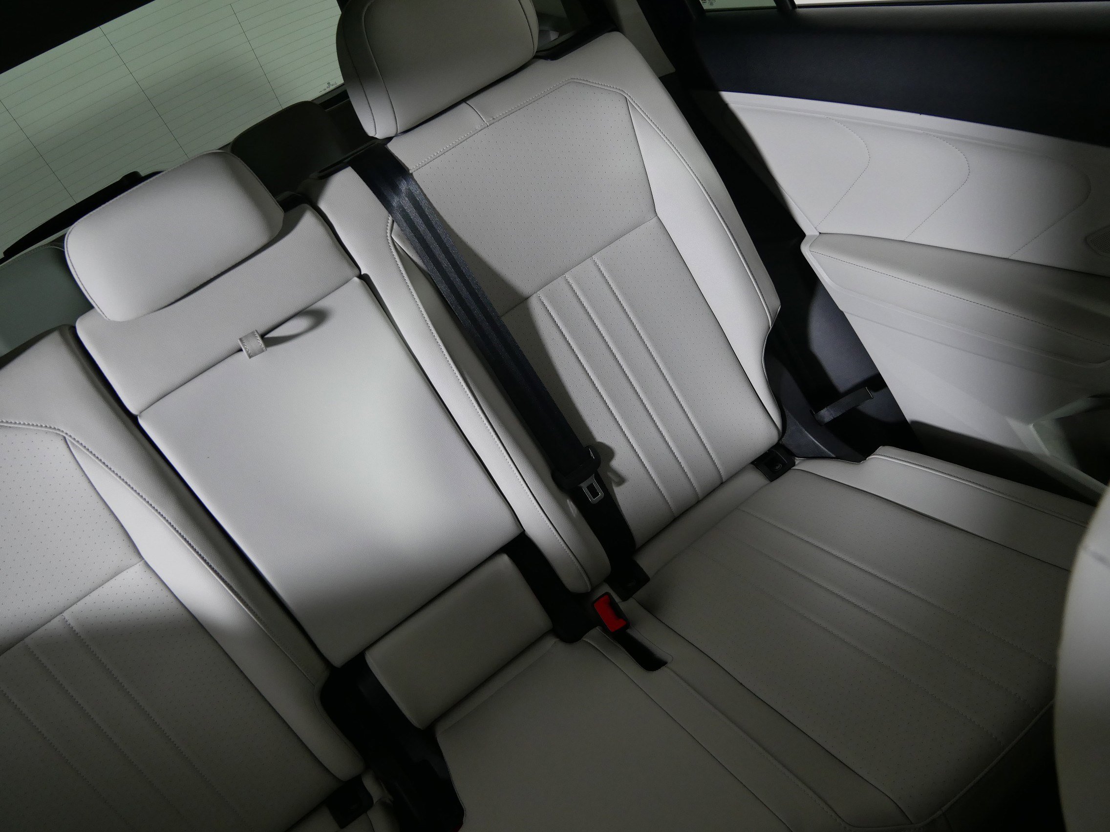 Used 2023 Volkswagen Tiguan SE w/ Panoramic Sunroof Package image 14