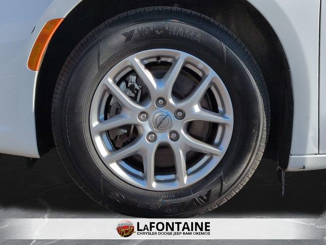 Used 2024 Chrysler Pacifica Touring-L image 31