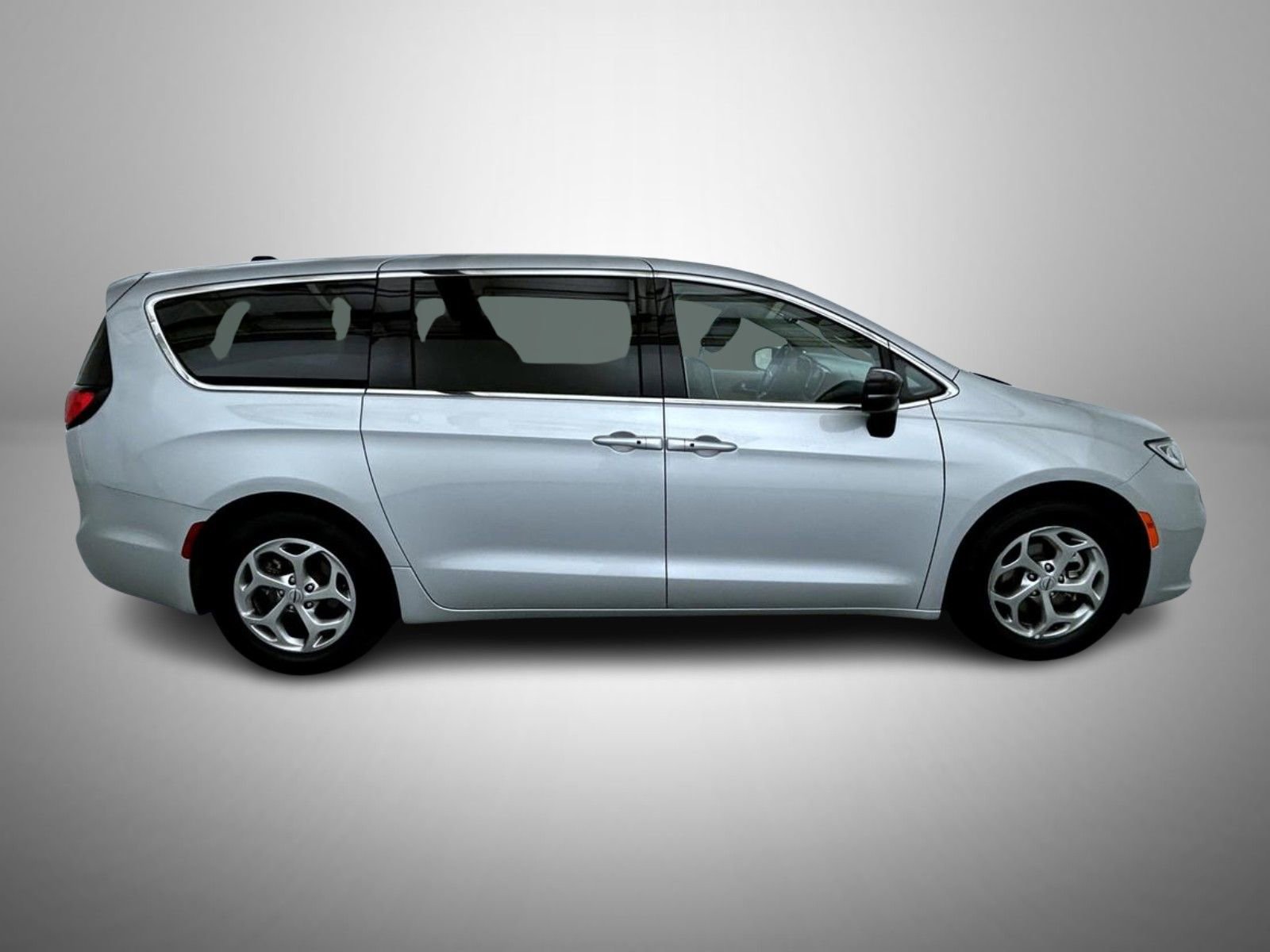 Used 2024 Chrysler Pacifica Limited image 4