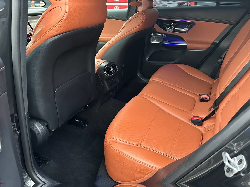 Used 2025 Mercedes-Benz GLC 300 4MATIC image 13