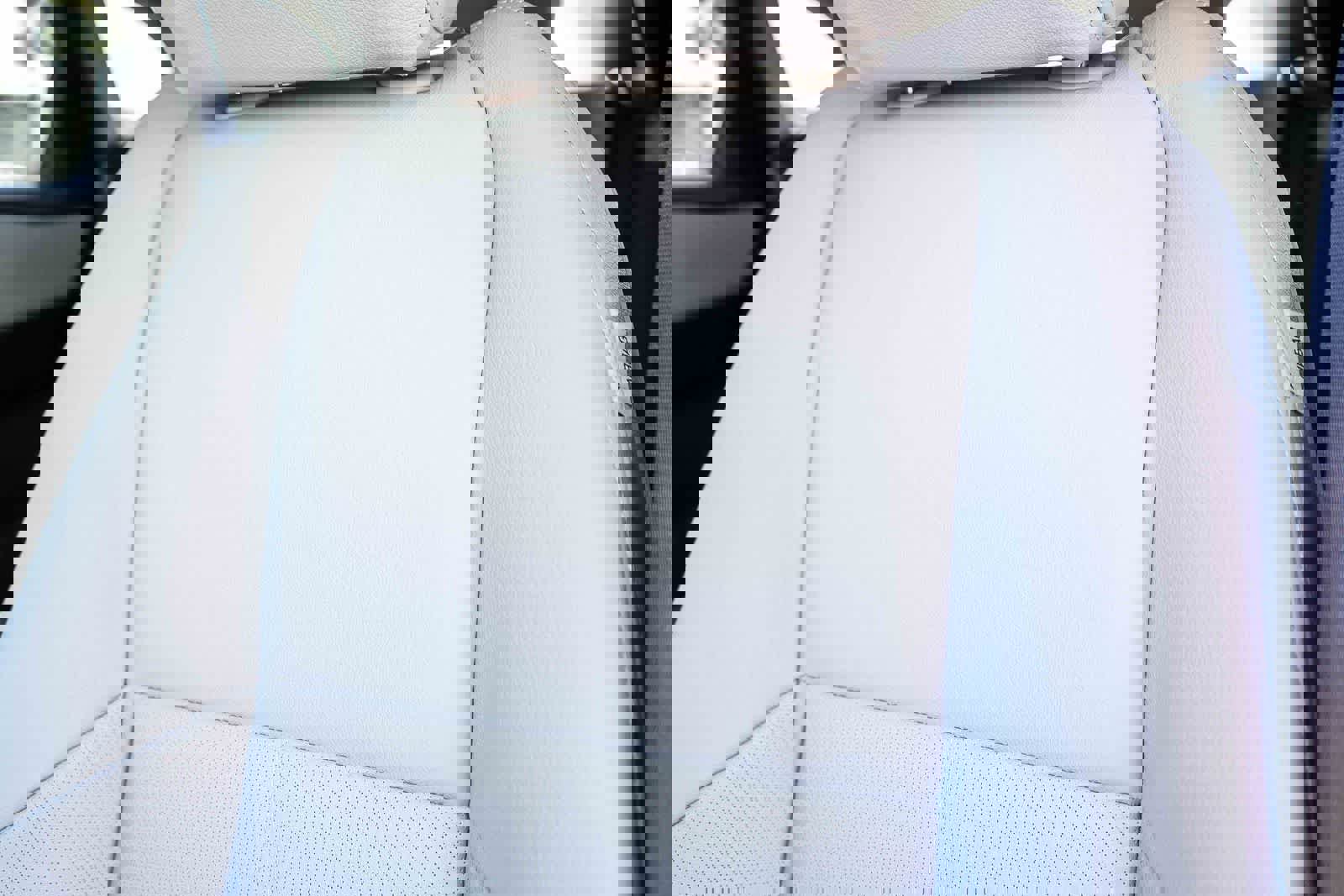 New 2026 Land Rover Range Rover Velar Dynamic SE image 22