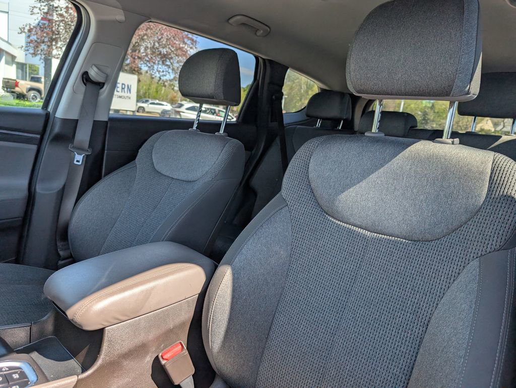 Used 2019 Hyundai Santa Fe SE AWD/4WD image 16