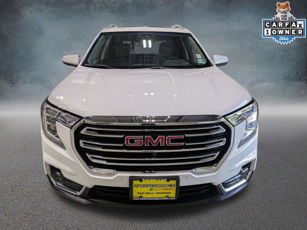 Used 2022 GMC Terrain SLT w/ Infotainment Package II AWD/4WD image 2