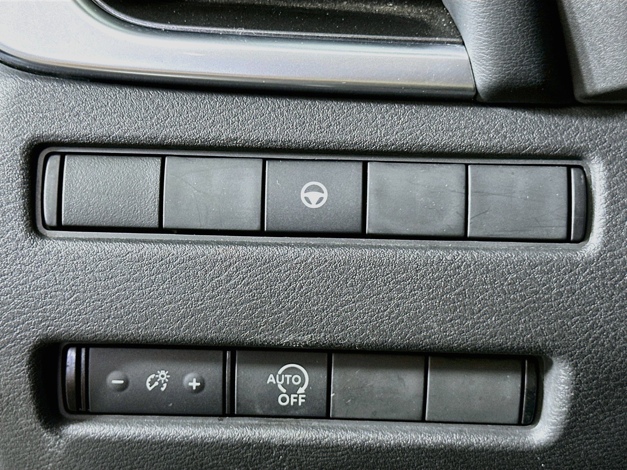 Used 2023 Nissan Rogue SV FWD image 17