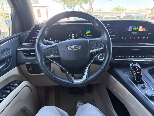 Used 2023 Cadillac Escalade ESV Premium Luxury AWD/4WD image 12