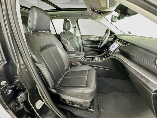 Used 2023 Jeep Grand Cherokee Limited w/ Luxury Tech Group II AWD/4WD image 35